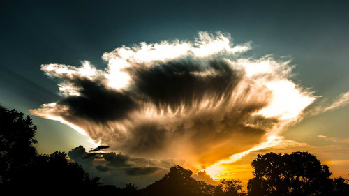 giant-mammatus-thunderstorm-clouds.jpg